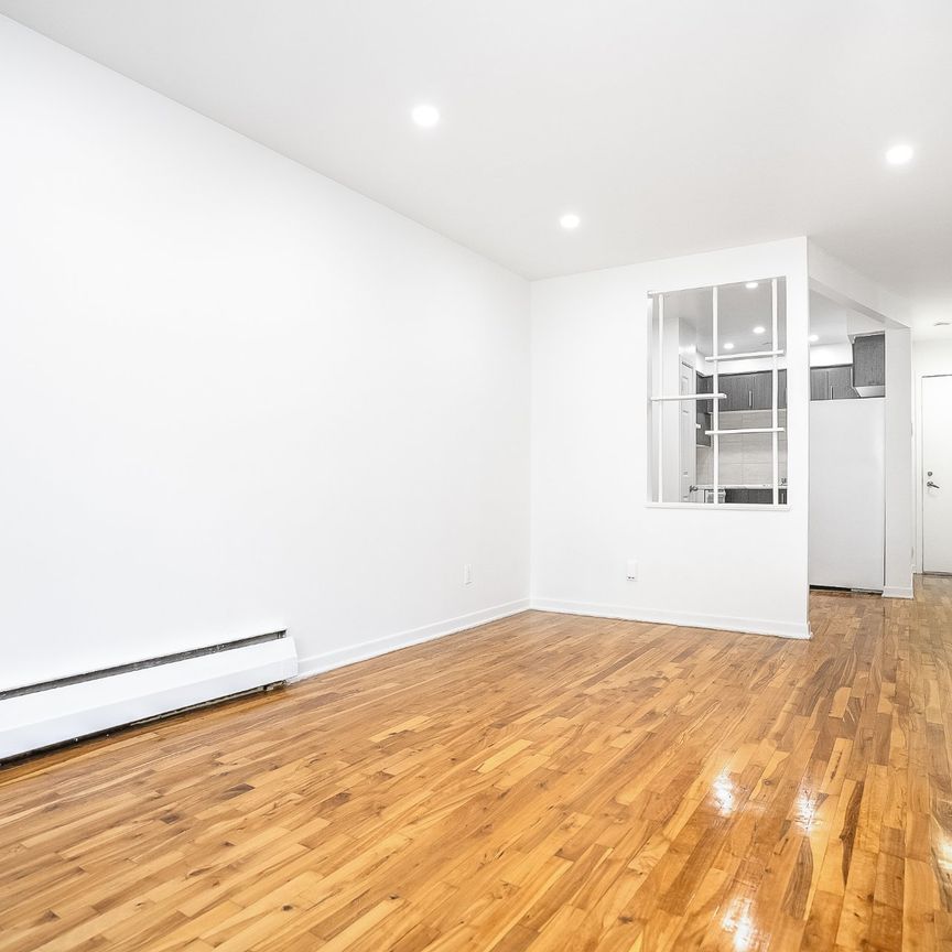 2425 Av. Madison Montréal (Côte-des-Neiges, QC H4B - Photo 1