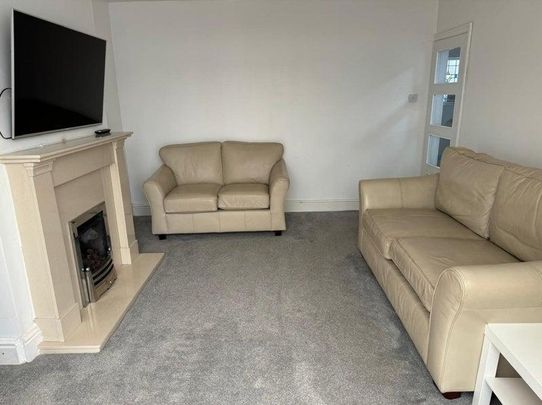 4 bedroom semi-detached house to rent - Photo 1