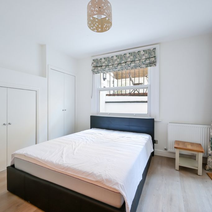 Comeragh Road, W14, London - Photo 1