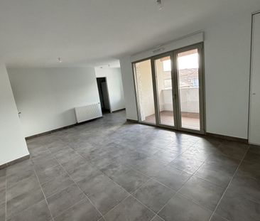 Location Appartement P2 Avec terrasse neuf Neuville-les-dames - Photo 1