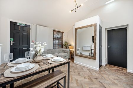 8 Bed Semi-Detached House, Colquitt Street, L1 - Photo 3