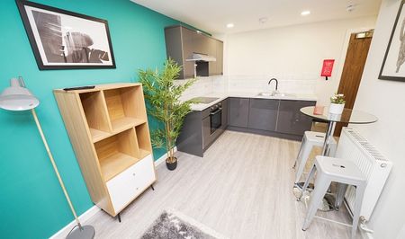 Top spec Studio in the City Centre - Photo 4