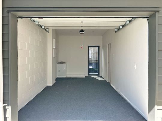 Brand-New 4-Bedroom Townhouse – Great Location! - Photo 1