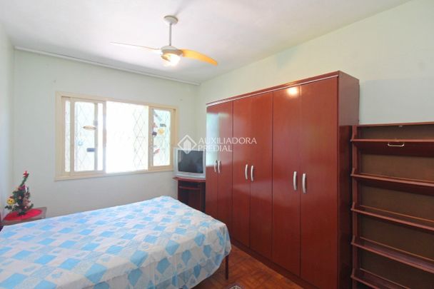 Casa com 4 quartos e 300m² para alugar em Teresópolis, Porto Alegre. - Foto 1
