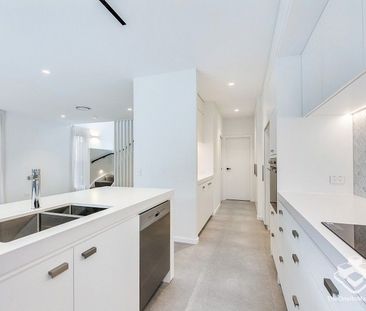 Luxurious Four Bedroom Terrace Home - Photo 6