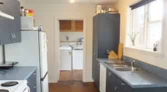 Lovely three bedroom home plus sleepout - Photo 2