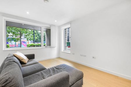 3 Bed Flat, Heygate Street, SE17 - Photo 3