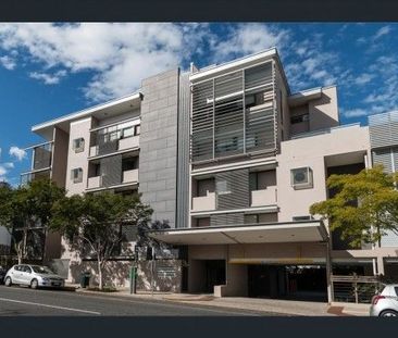 Spacious 2-Bedroom2-Bathrrom + big Study Apartment in the Heart of ... - Photo 5