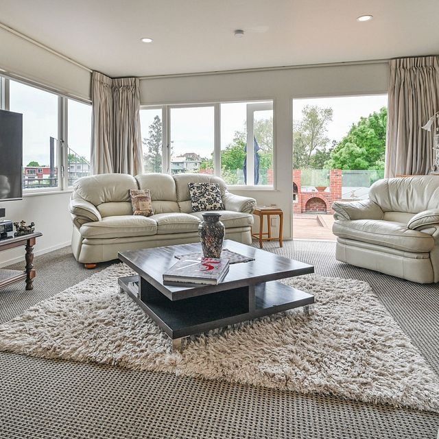 Sun-filled entertainer with panoramic views - Photo 1