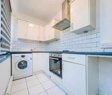 1 bedroom in a flat share to rent - Photo 3