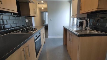 2 bedroom flat to rent - Photo 4