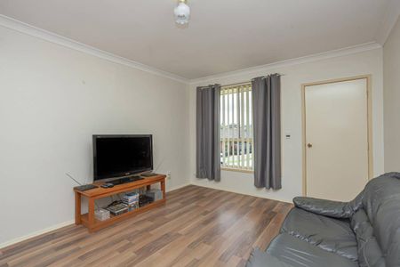FAMILY HOME IN SOUGHT AFTER LOCATION! - Photo 2