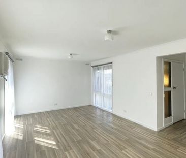 Churchill is calling you home - Photo 1