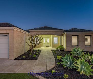 “Coastal Living – 4x2 Family Home with Pool” - Photo 6