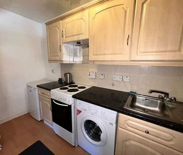 1 Bedroom Property To Rent - Photo 2