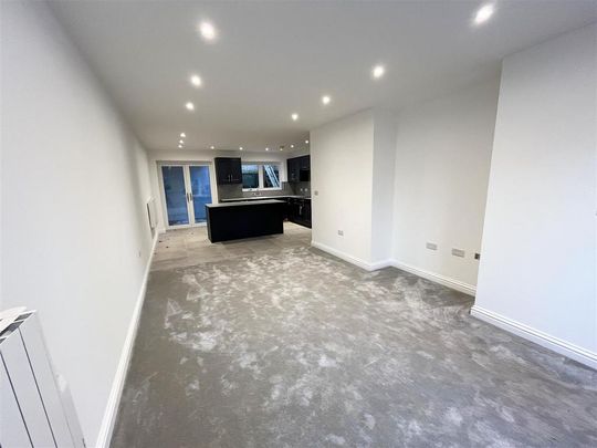 4 bedroom townhouse to rent - Photo 1