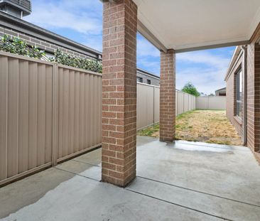 LARGE 4 BEDROOM HOME WITH 2 LIVING AREAS IN PRIME ALFREDTON LOCATION - Photo 4