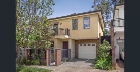 Modern 3-Bedroom Townhouse in Prime Ascot Vale Location - Photo 5