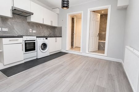 Woodside Green, London, SE25 5HU - Photo 2