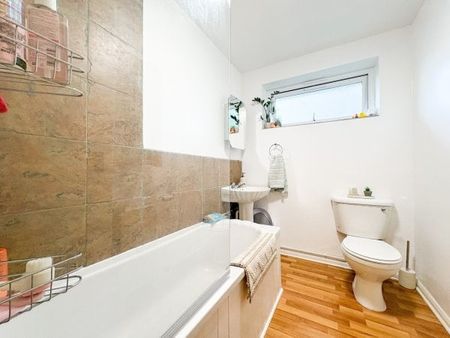 St Johns Road, Crowborough - Photo 4