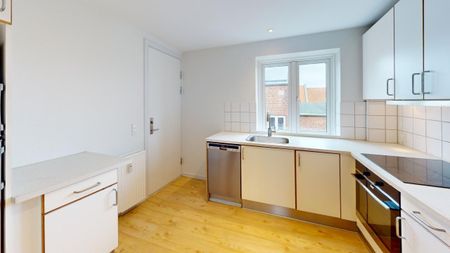 <b>Skøn delelejlighed med udsigt – midt i Aalborgs pulserende centrum</b> - Photo 2