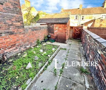 2 bedroom terraced house to rent - Photo 2