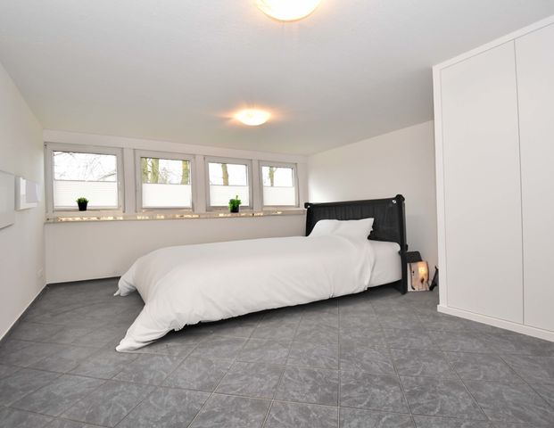 Wohnen auf dem Lande - Top-gepflegte Dachgeschosswohnung mit Einbauküche in Neuvrees - Photo 1