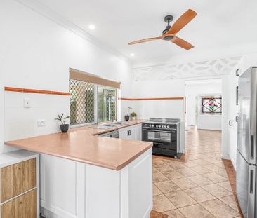 Four bedroom family home - Photo 5