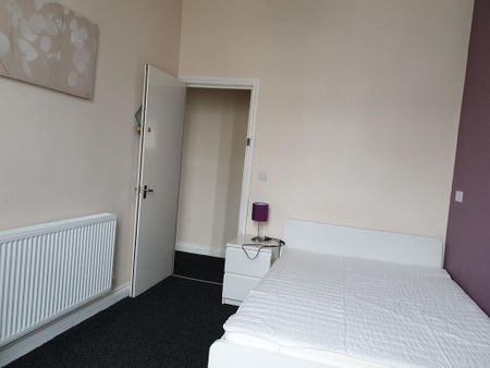 1 bedroom in a house share to rent - Photo 2