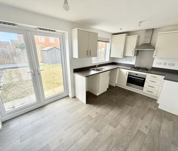 3 bedroom semi-detached house to rent - Photo 2