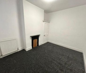 4 bedroom terraced house to rent - Photo 3