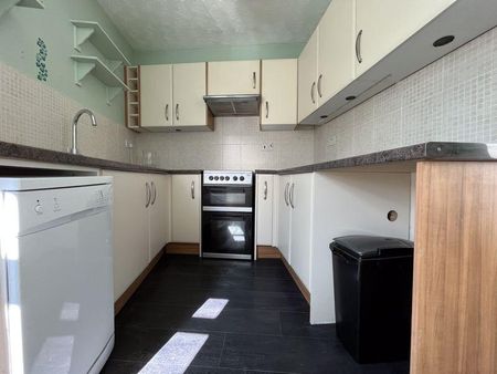 3 bedroom apartment to rent - Photo 2