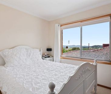 Spacious 3-bedroom Home With Panoramic Views - Photo 5