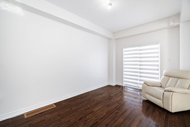 For Lease - 136 Westbank Trail, Hamilton, Ontario - Photo 1