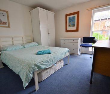 2 bedroom Flat To Let - Photo 2