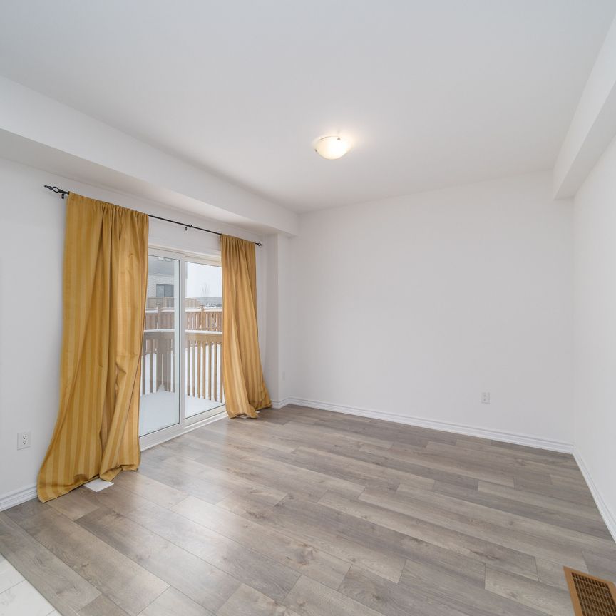 For Lease - 8 Wagon Lane, Barrie, Ontario - Photo 1