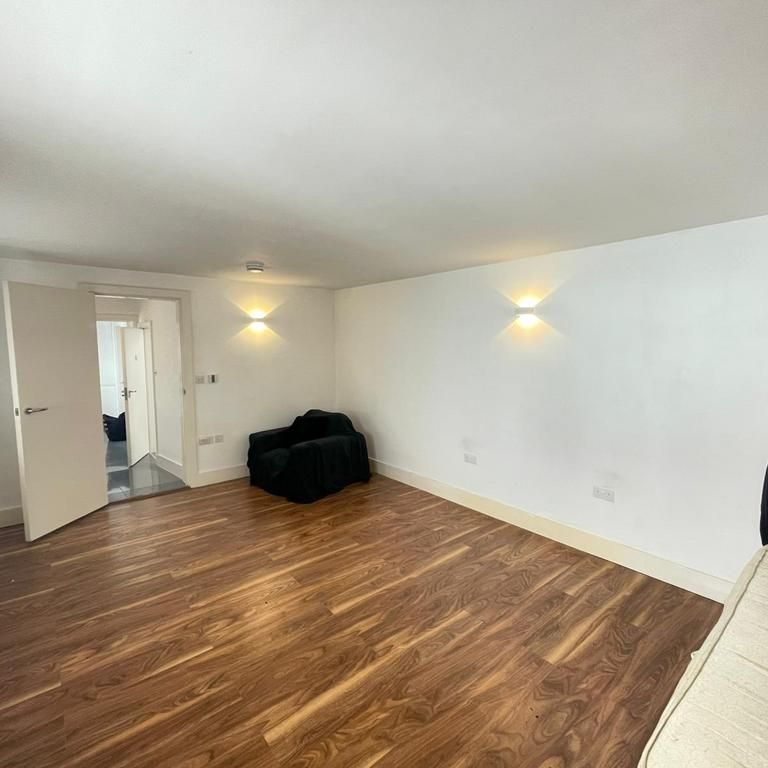 Studio to rent - Photo 1
