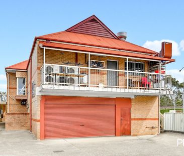 Spacious One-Bedroom Unit with Double Garage and Ample Storage - Photo 6