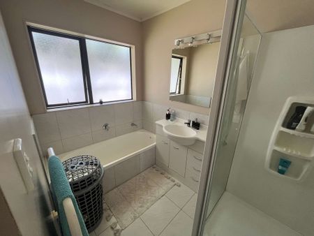 Beachlands, 4 Bedroom Family Home - Photo 4