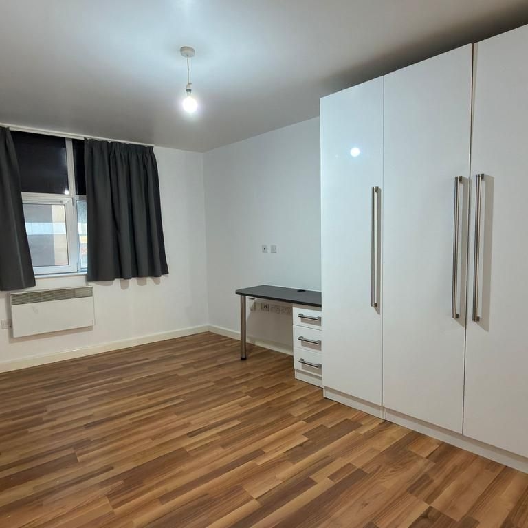 Studio to rent - Photo 1