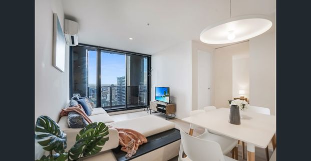 Skyline Living in the Heart of Melbourne CBD – 2 Bedroom Furnished Apartment - Photo 1