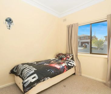 Low maintenance single level family home - Photo 5