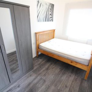 Dudley Road, Feltham - Photo 2