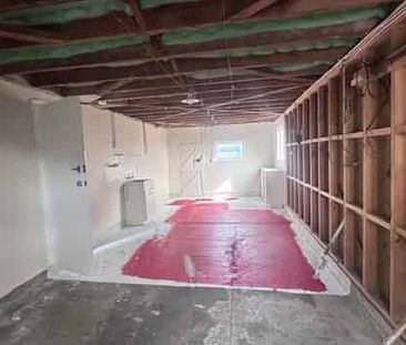 LIGHT AND BRIGHT ONE BEDROOM - Photo 1