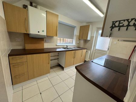 3 bedroom semi-detached house to rent - Photo 5