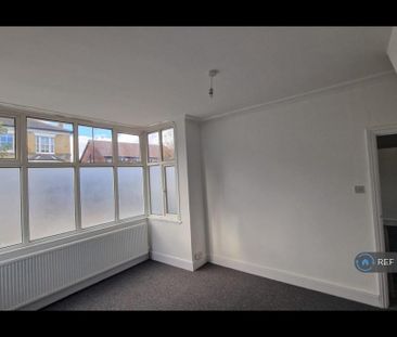 3 bedroom flat to rent - Photo 3