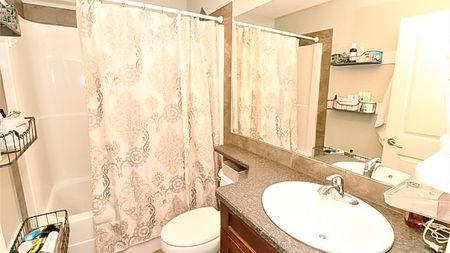 Beautiful Walkout Backing A Pond In The Hamptons.Pets Negotiable. - Photo 5