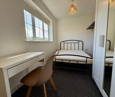 6 bedroom semi-detached house to rent - Photo 4