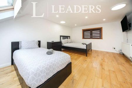 Large Bedroom Family Home - Not For Sharers, LU2 - Photo 4