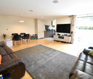 3 bedroom flat to rent - Photo 1